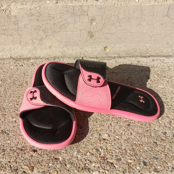 Girls Under Armore slides - Picture 2 of 11